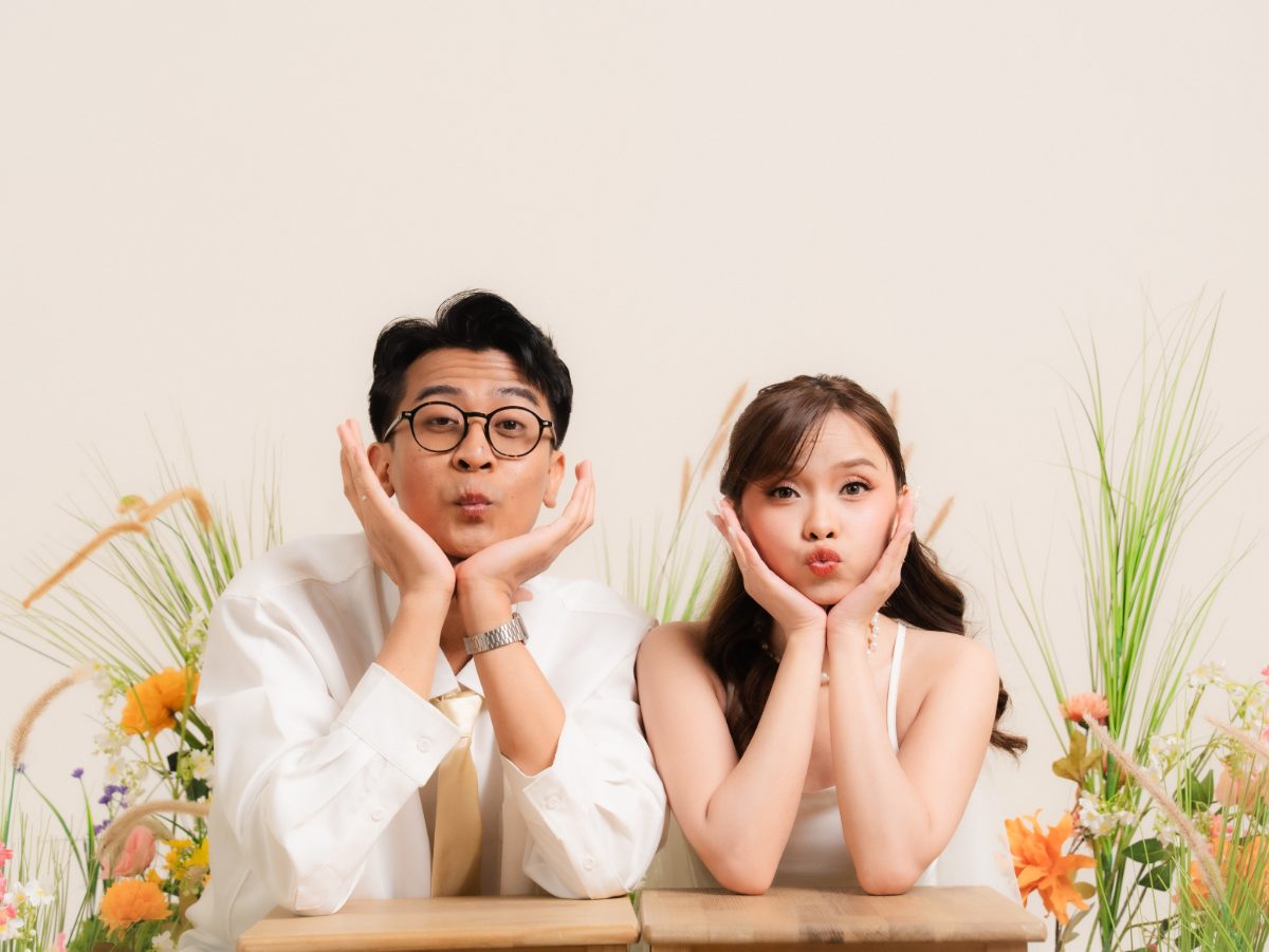 Galeri foto prewedding di Surabaya — Spring Blossom, set taman bunga Chapter 24 Studio, foto 48 dari 80
