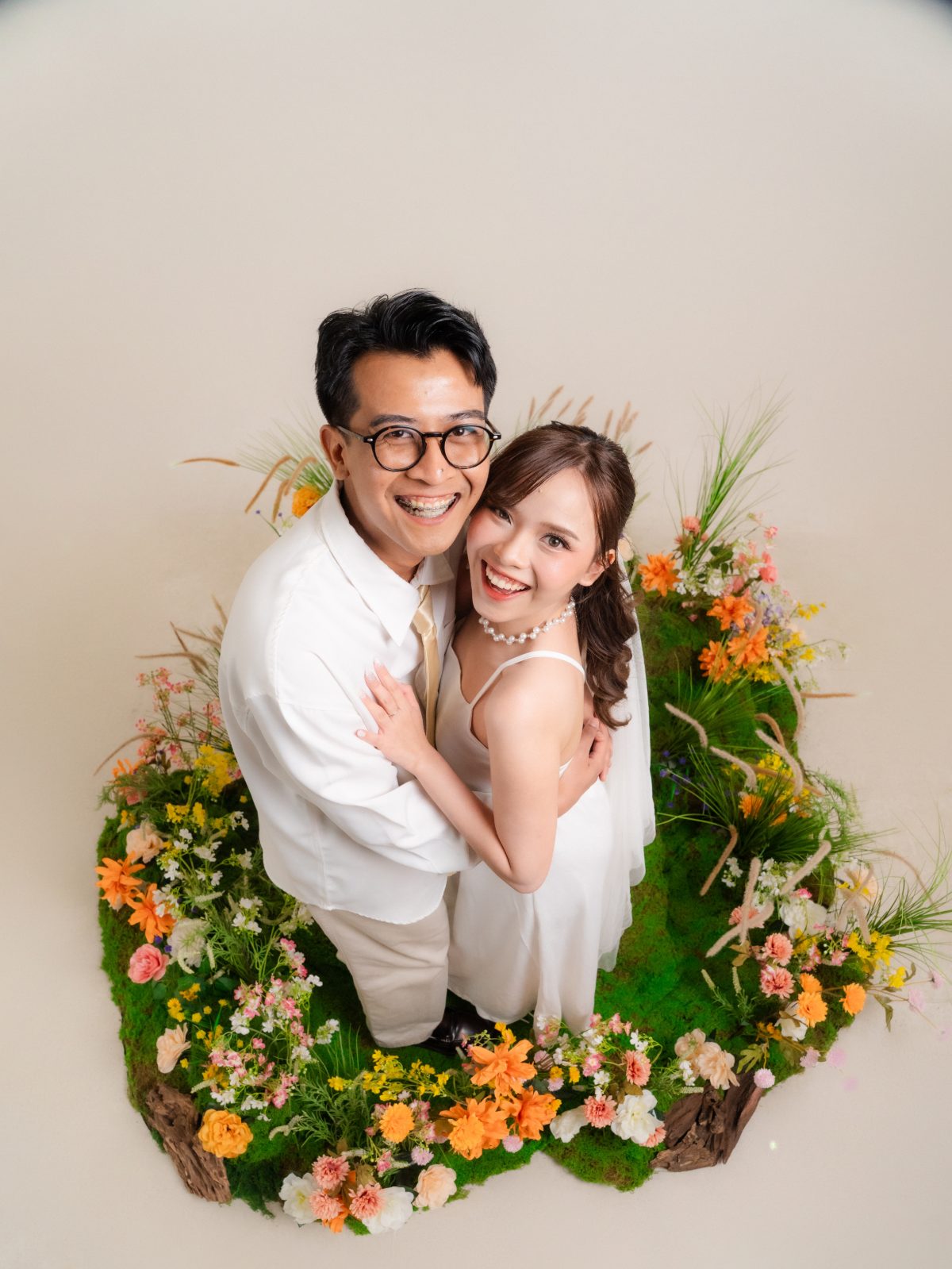 Galeri foto prewedding di Surabaya — Spring Blossom, set taman bunga Chapter 24 Studio, foto 80 dari 80