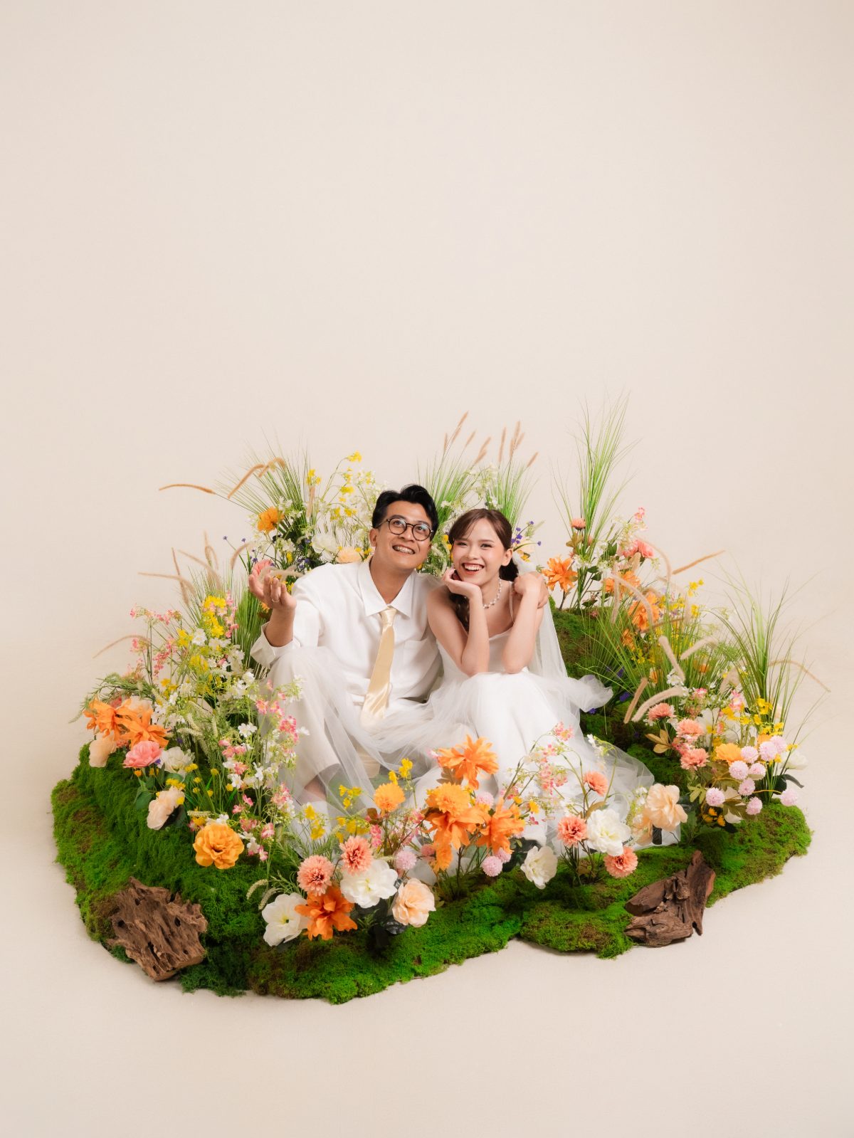 Foto prewedding di Surabaya bertema bunga bermekaran — konsep Spring Blossom Chapter 24 Studio, foto 53 dari 80