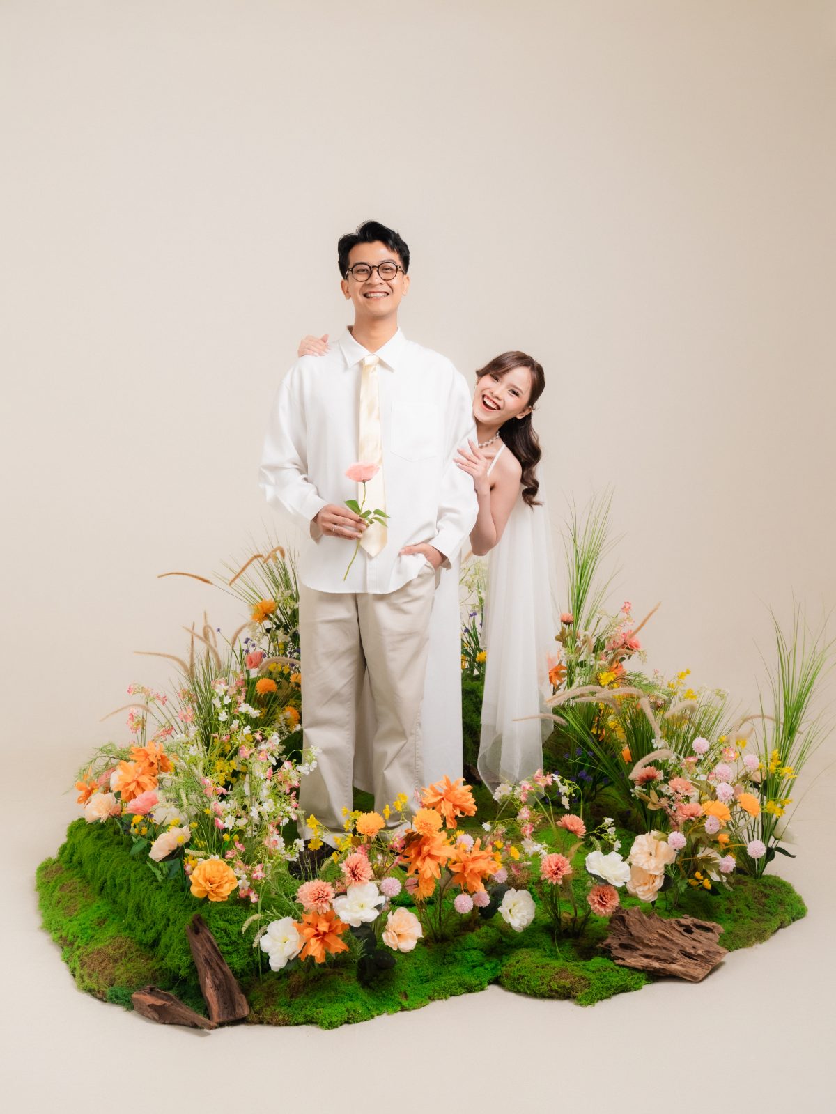 Foto prewedding di Surabaya bertema bunga bermekaran — konsep Spring Blossom Chapter 24 Studio, foto 5 dari 80