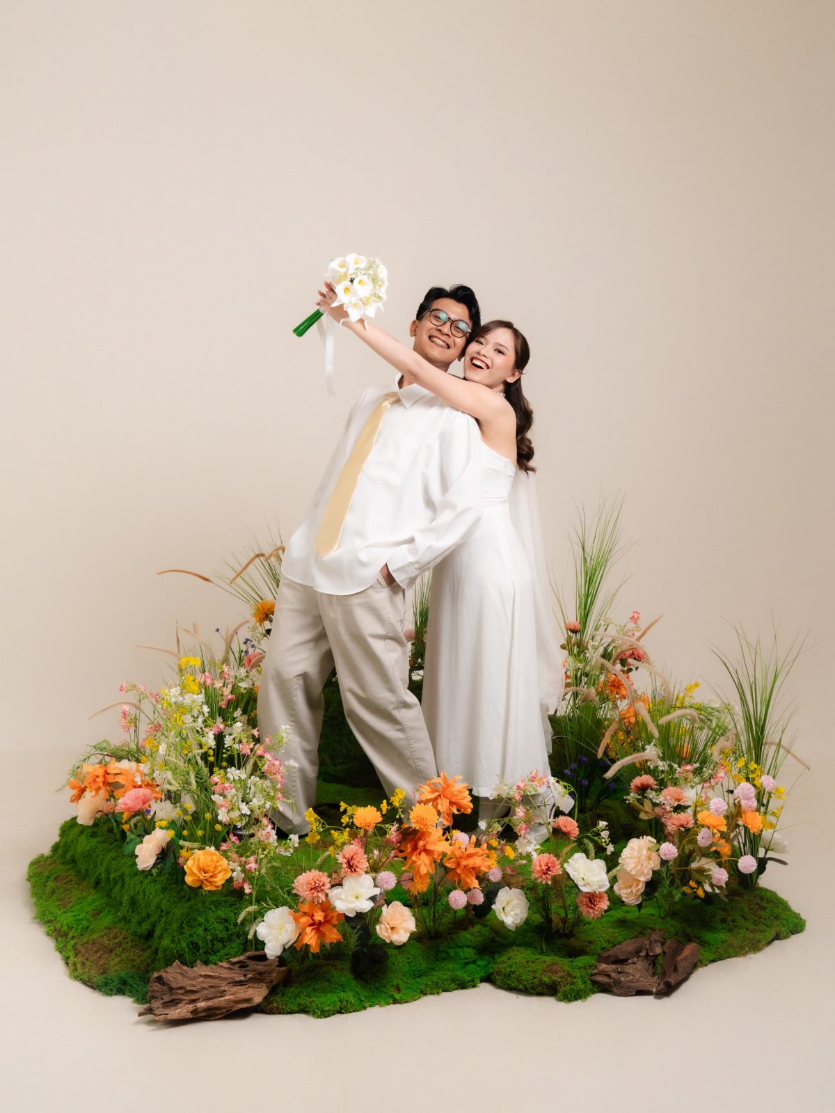 Galeri foto prewedding di Surabaya — Spring Blossom, set taman bunga Chapter 24 Studio, foto 16 dari 80