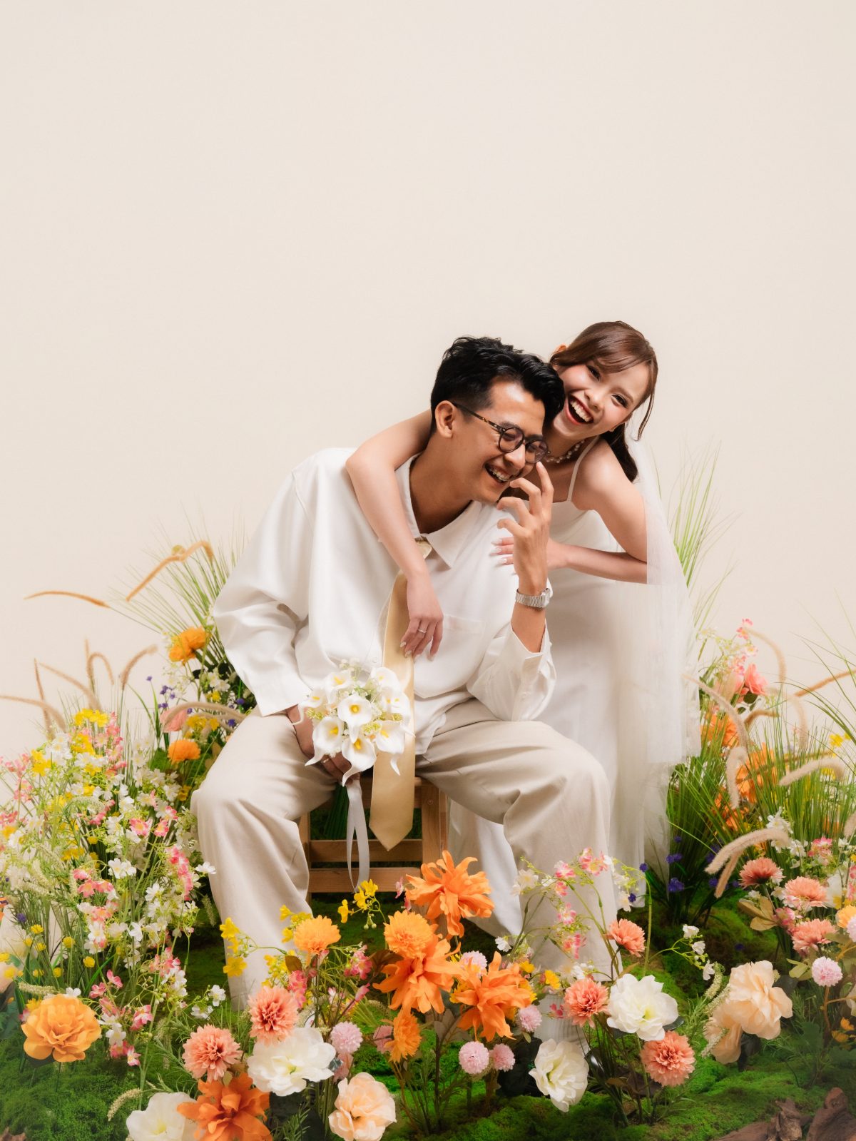 Foto prewedding di Surabaya bertema bunga bermekaran — konsep Spring Blossom Chapter 24 Studio, foto 45 dari 80