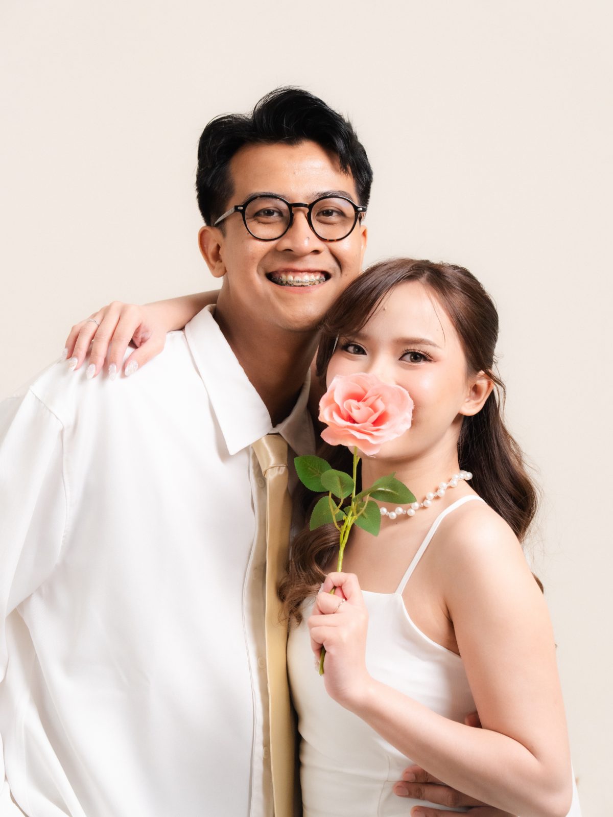 Foto prewedding di Surabaya bertema bunga bermekaran — konsep Spring Blossom Chapter 24 Studio, foto 29 dari 80