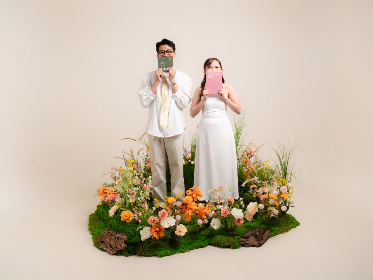Galeri foto prewedding di Surabaya — Spring Blossom, set taman bunga Chapter 24 Studio, foto 32 dari 80