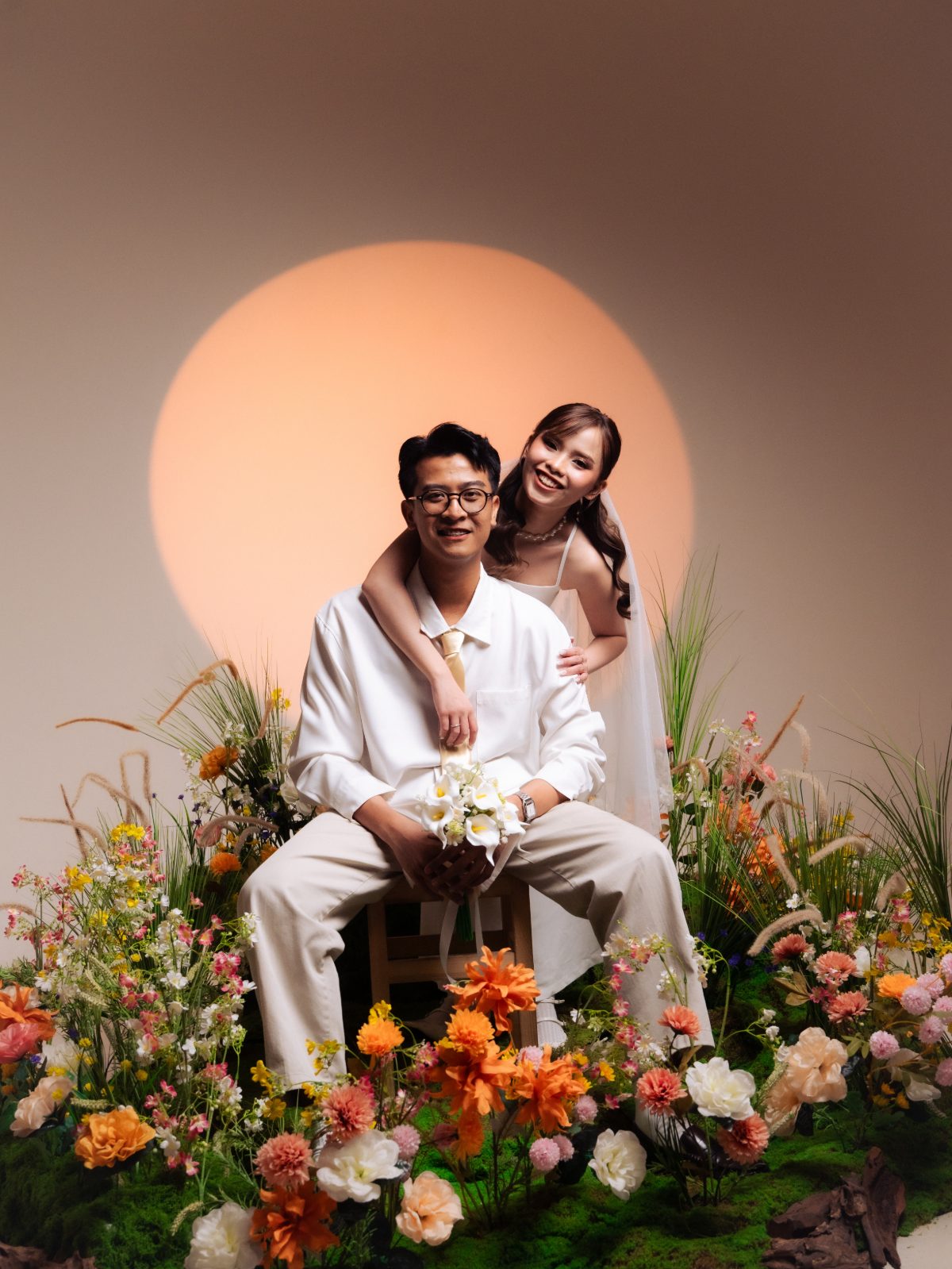 Galeri foto prewedding di Surabaya — Spring Blossom, set taman bunga Chapter 24 Studio, foto 72 dari 80