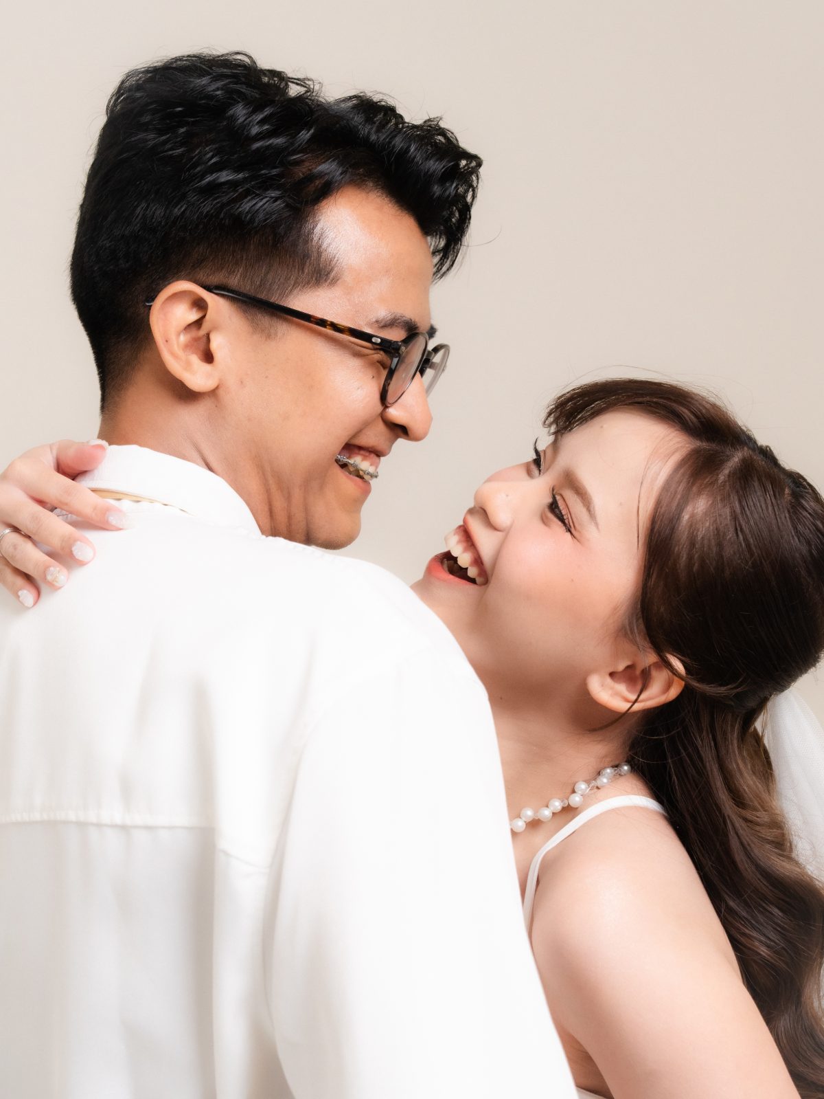 Foto prewedding studio di Surabaya — konsep taman bunga Spring Blossom, Chapter 24 Studio, foto 12 dari 80